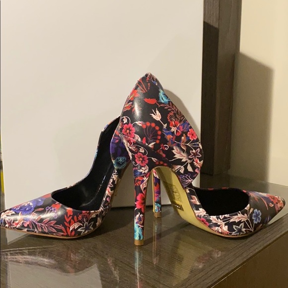 Bebe heels - Picture 2 of 5